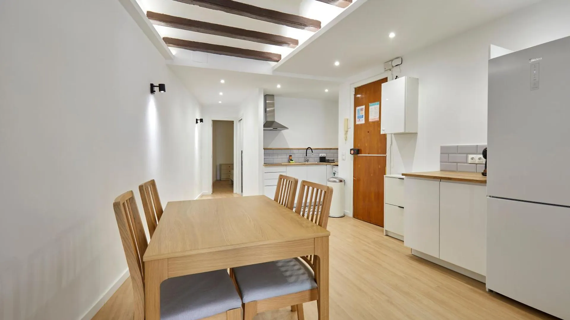 17 Nice Apartment Next To El Molino Barcelona