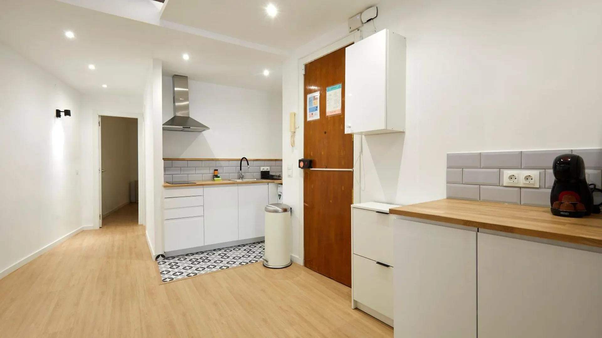 17 Nice Apartment Next To El Molino Barcelona