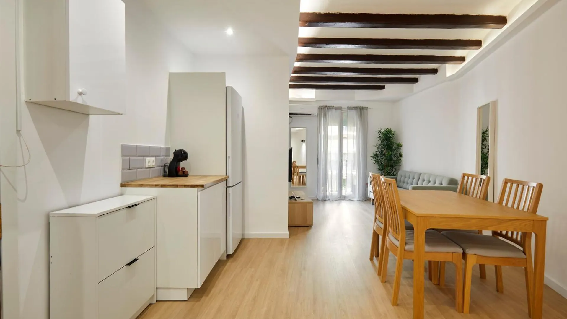 17 Nice Apartment Next To El Molino Barcelona